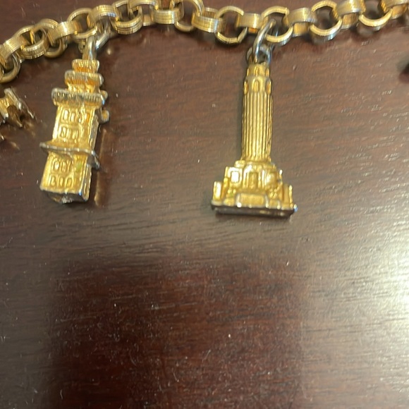 Charm bracelet with San Francisco charms - Picture 5 of 6